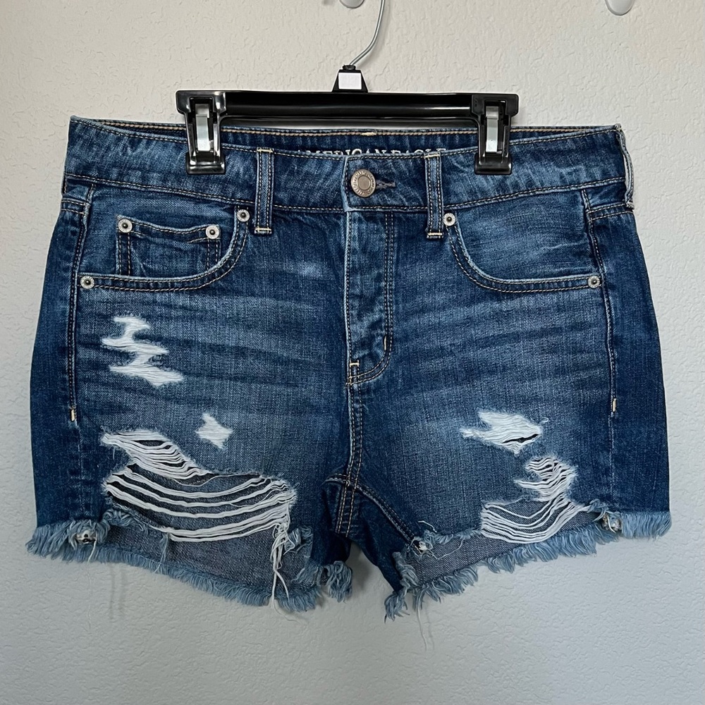 AMERICAN EAGLE Tomgirl Midi Denim Shorts
